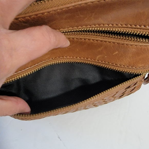 Elliot Lucca Brown Leather Crossbody Bag 100% Leather Casual Travel Everyday - Picture 7 of 12